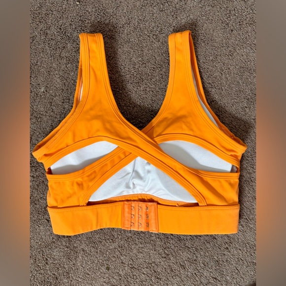 NVGTN sports bra Orange size Extra Small with bra clasps removable padding - Picture 4 of 6
